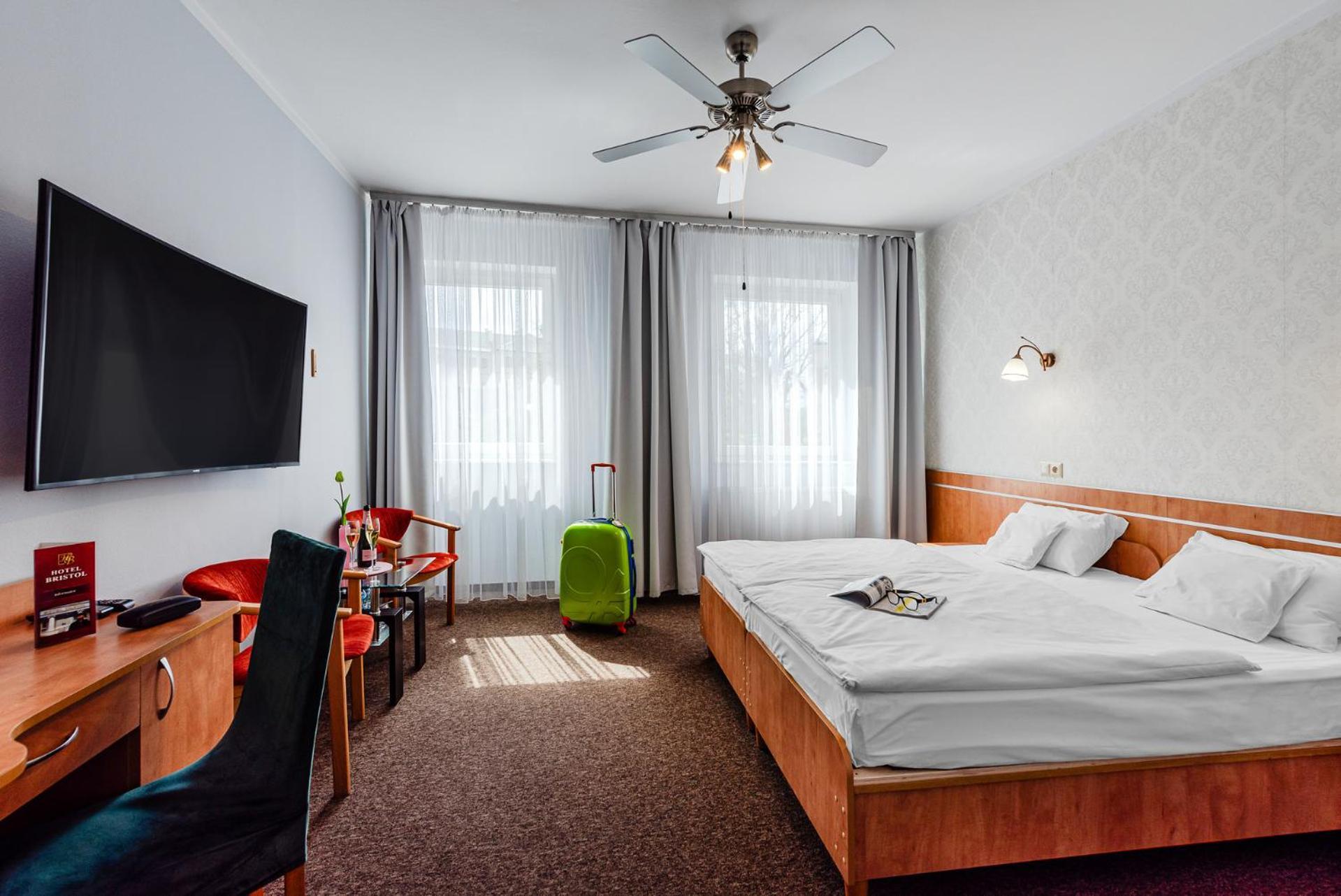 Hotel Bristol Kielce Extérieur photo